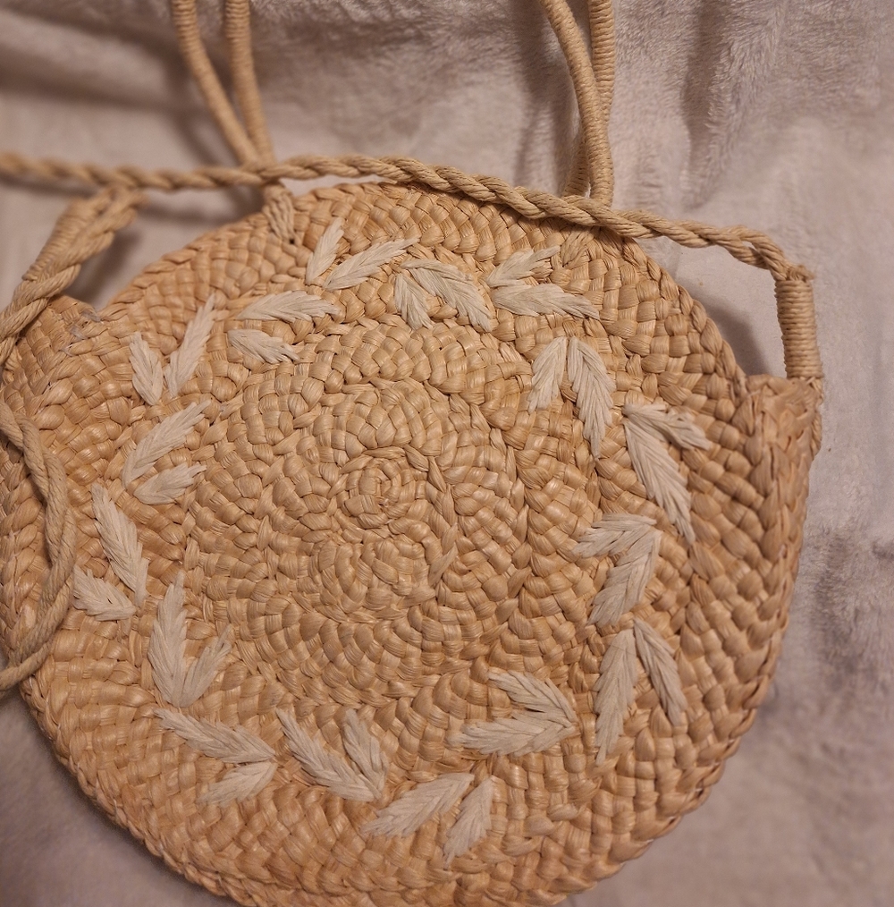 Spartina 449 River House Round Straw Crossbody/handbag.